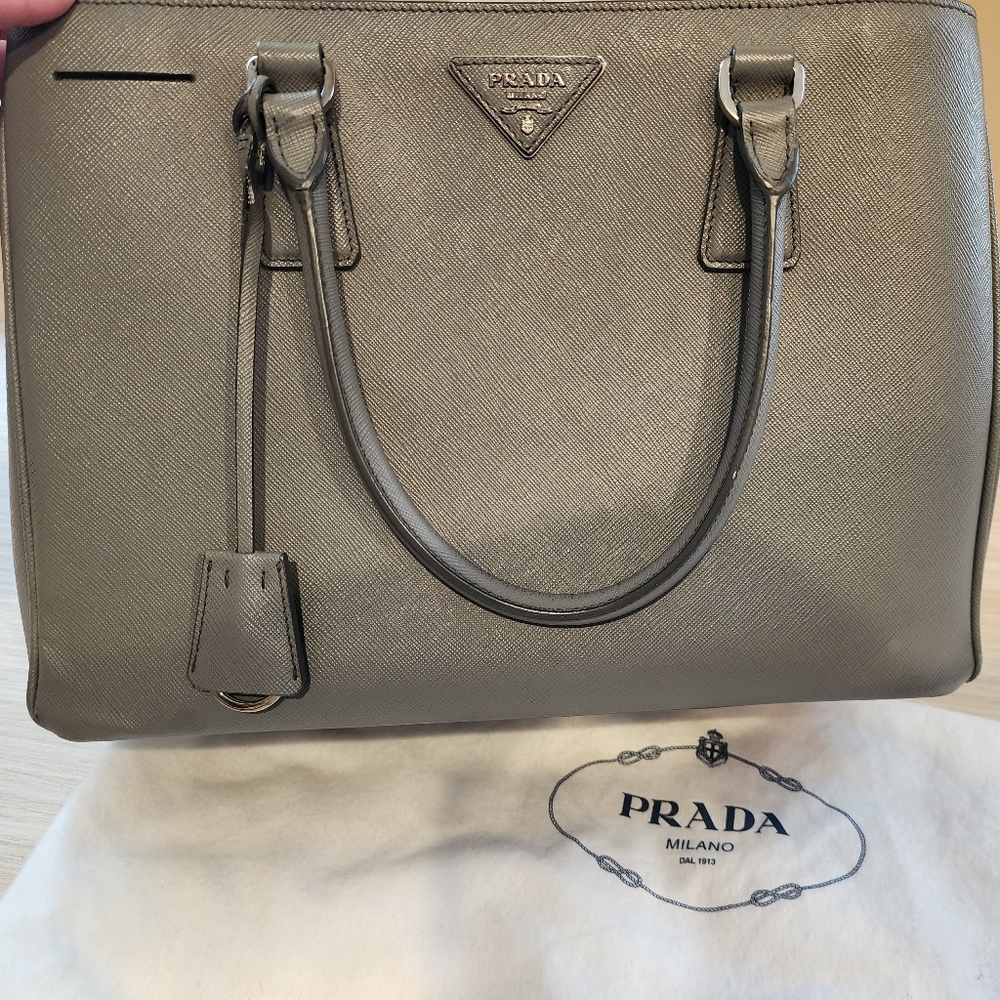 Prada Galleria Saffiano Large Handbag in Marmo
